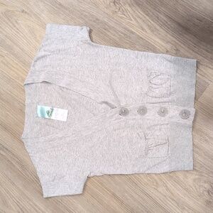 Grey short sleeve sweater